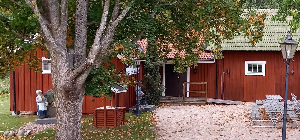 Exteriörbild av Malma hembygdsgård där Upplevelsemuseum finns