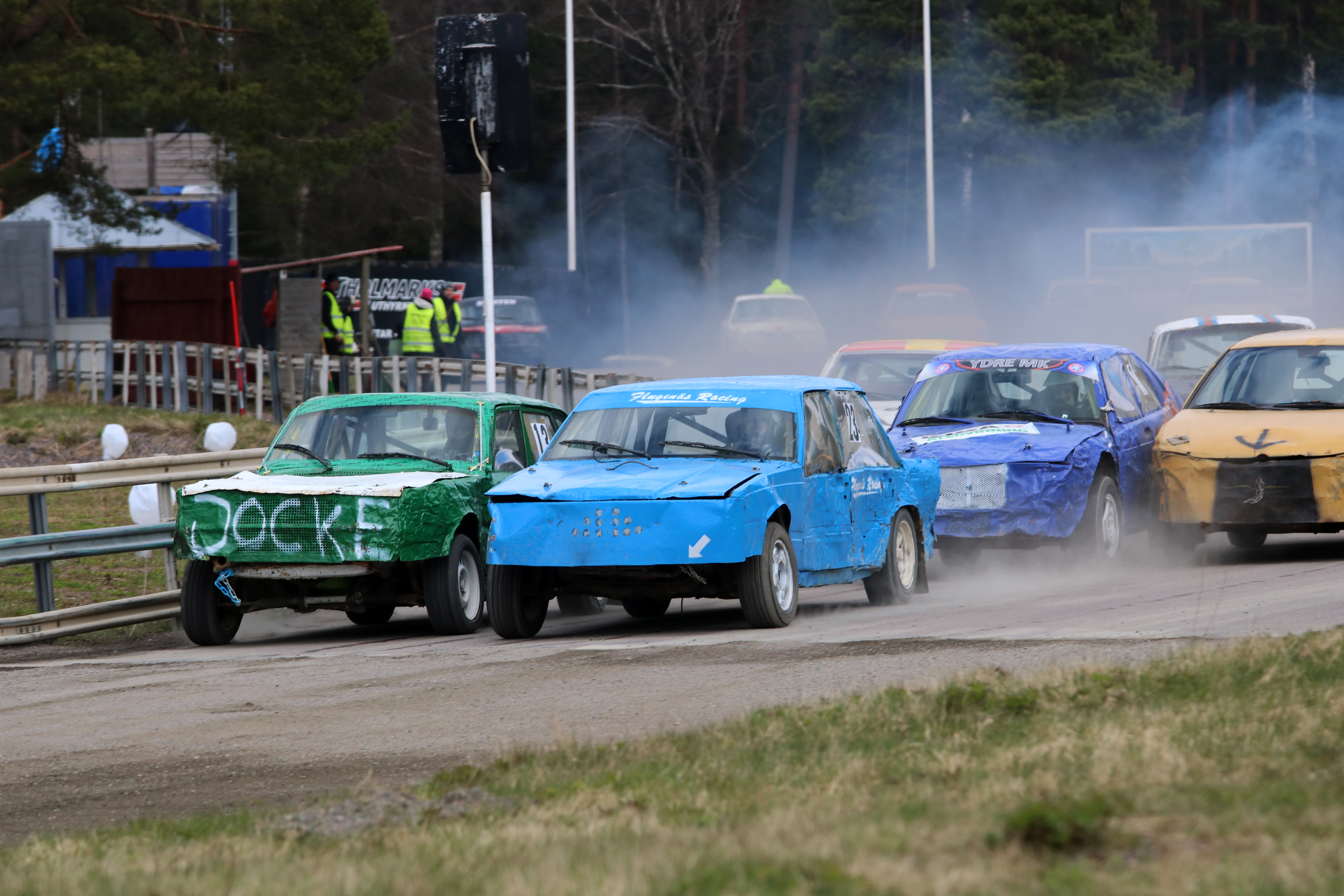 6 bilar som startar på speedwaybanan