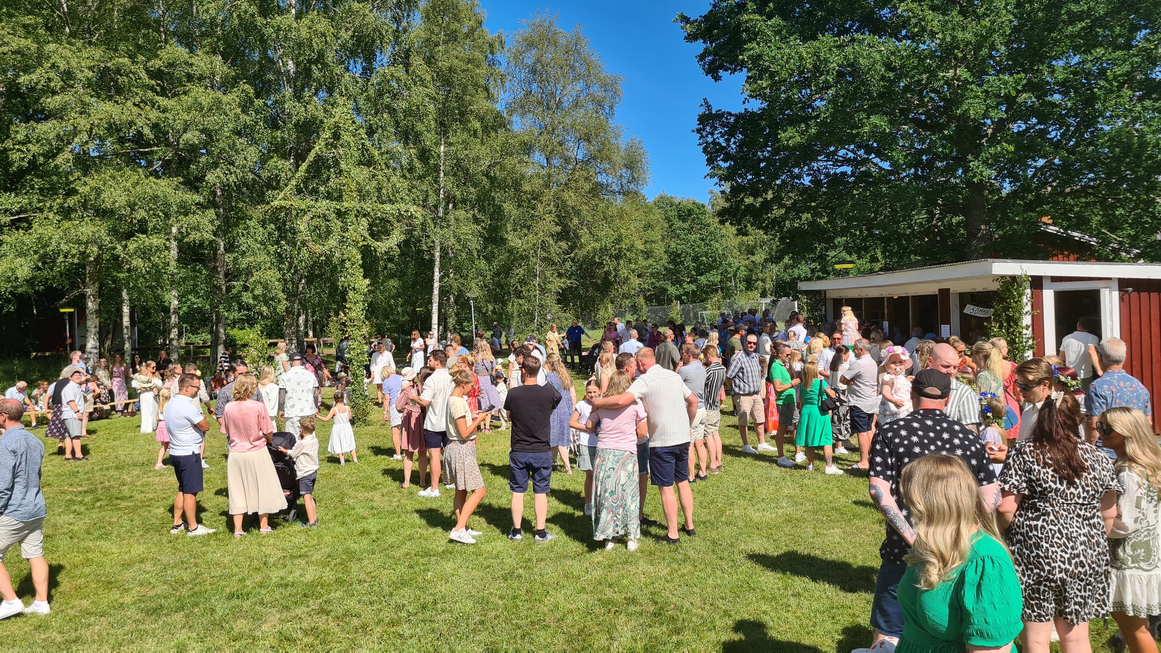 Bild på midsommarfirande vid Paradisvallen