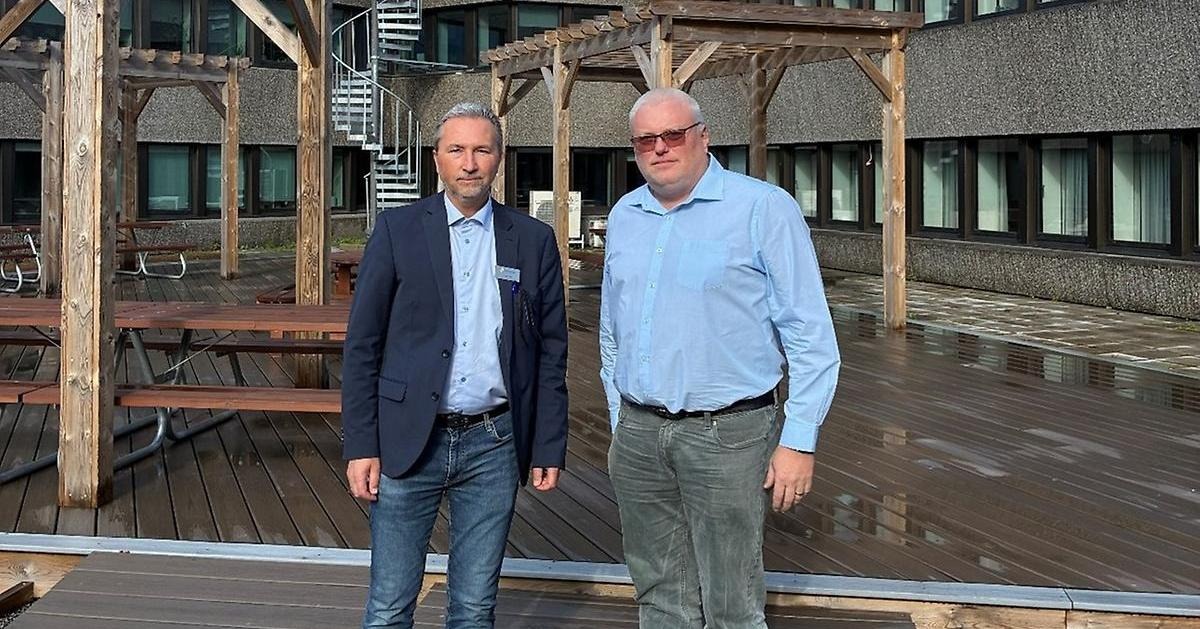 Kommunens vård- och omsorgschef Andreas Witt och vård- och omsorgsnämndens ordförande Anders Bengtsson står bredvid varandra.