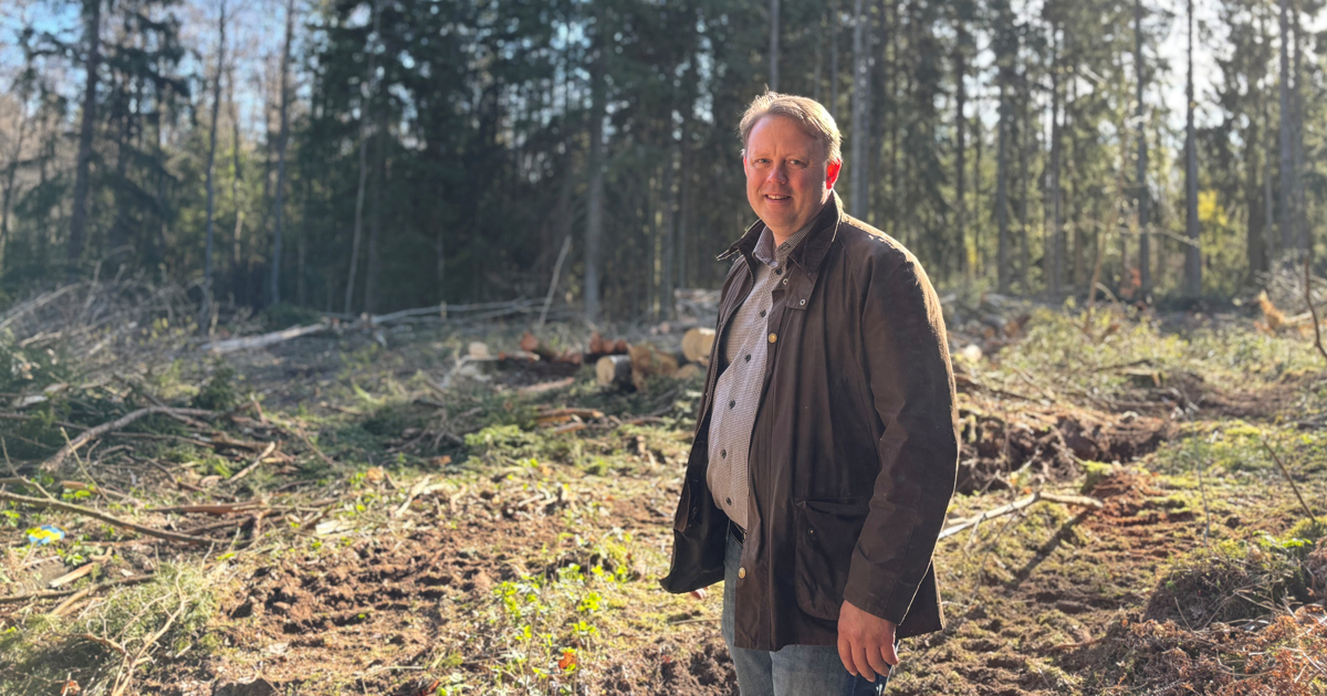 Anders framför deponin.