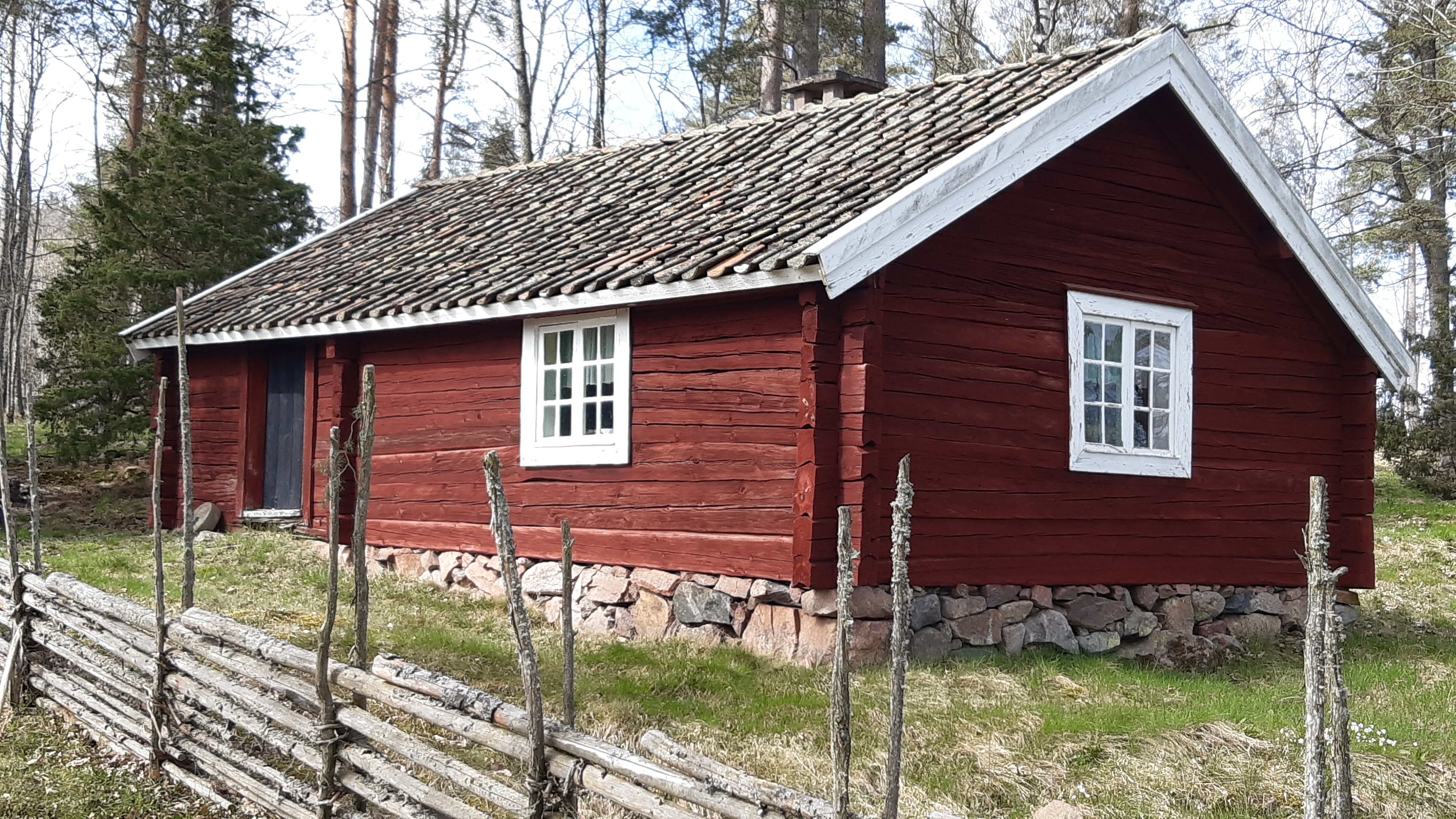 en gammal backstuga