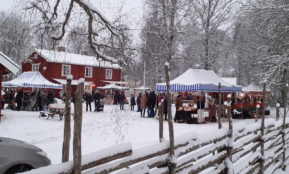Julmarknad i vinterskrud