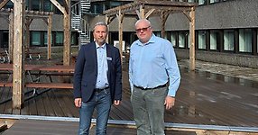 Kommunens vård- och omsorgschef Andreas Witt och vård- och omsorgsnämndens ordförande Anders Bengtsson står bredvid varandra.